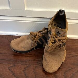 Adidas NMD_R1 'Raw Desert’ size 9.5